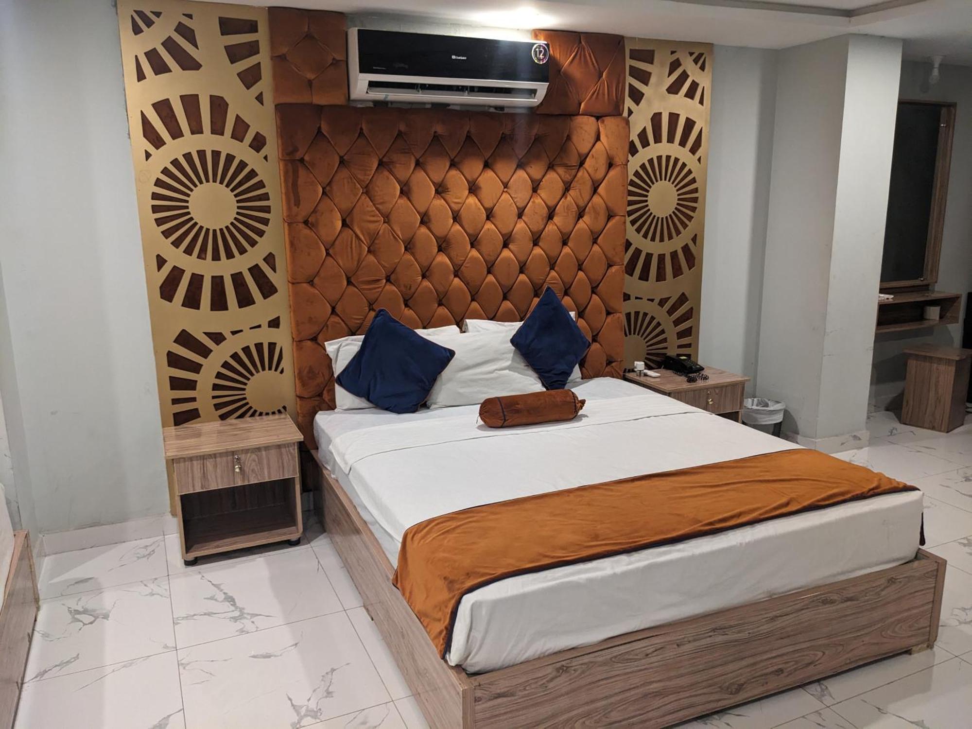 Nueva Hotel Islamabad Exteriör bild