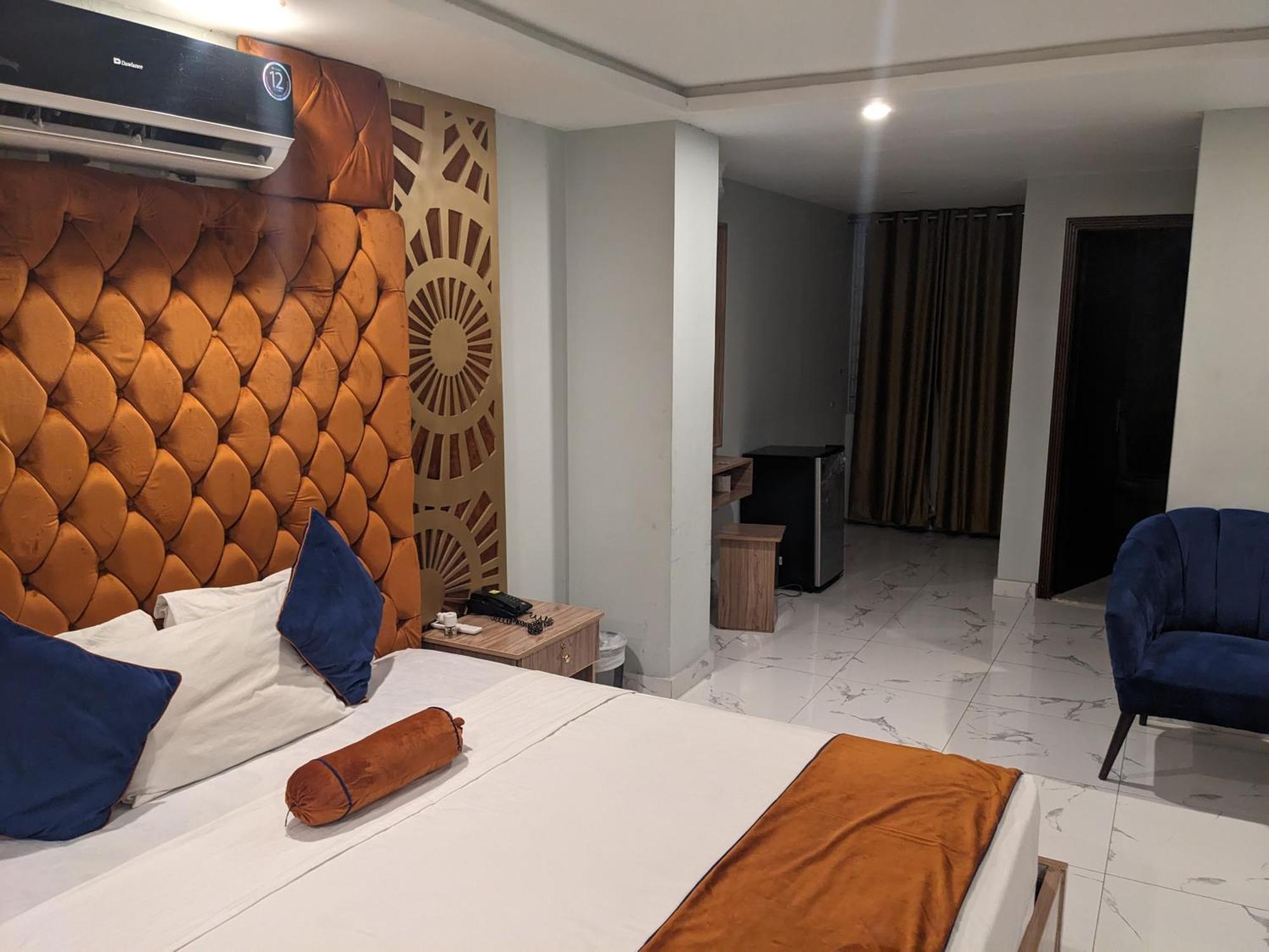 Nueva Hotel Islamabad Exteriör bild