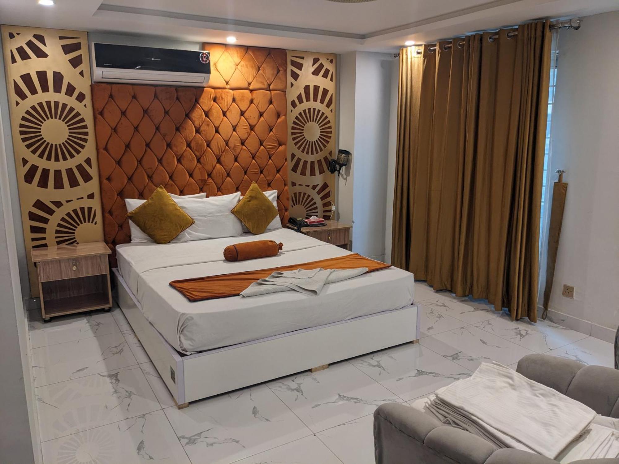 Nueva Hotel Islamabad Exteriör bild